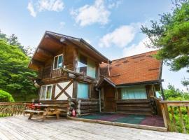 Yangpyeong Log Camp Pension 양평 로그캠프 펜션, ξενοδοχείο σε Yangpyeong