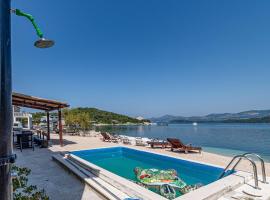 Amazing Home In Brijesta With Outdoor Swimming Pool, 5 Bedrooms And Wifi, smještaj uz plažu u Zagrebu
