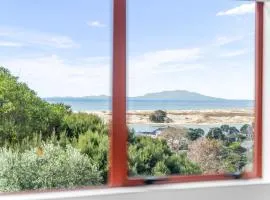 Seaview Sanctuary - Mangawhai Holiday Home