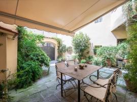 Casa Clara Luxury with Terrace, hotel v destinaci Lucca
