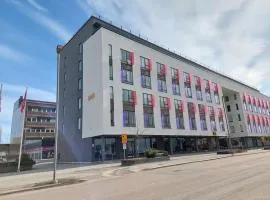 Very nice studio right next to the train station and free parking Kotimaailma Apartments