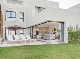 Luxury SeaView 3 bedroom apartment - along Golf course of Finca Cortesin, hotel in Casares