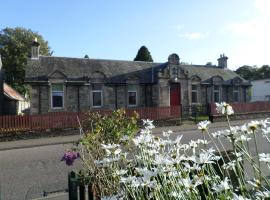 The Old School, Kingussie, hotel with parking in Kingussie