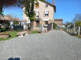 Gite à la campagne de 2 à 12 pers, hotel en Saint-Jean-de-Marcel