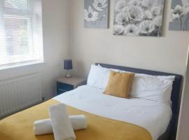 Ashford Holiday Home Smithy Drive Sleeps 5 FREE Wifi and Vehicle Parking, Ferienhaus in Kingsnorth