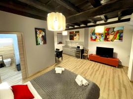 LE TORRI Loft Apartment、フォッサーノのホテル