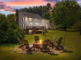 Hot Tub - Home Gym - Fire Pit - Game Room - Private Footpath to Winery, hotel di Delaplane