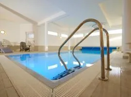 Villa mit großem Schwimmbad Pool mit Meerblick  7 Schlafzimmern 7 Bädern Kino im DG Sauna