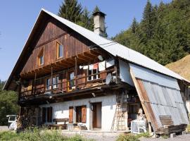 Chalet D'alpage Authentique, villa i Queige