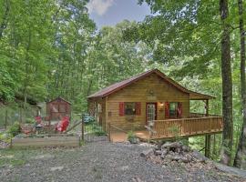 Cozy Murphy Cabin with Fire Pit, Deck and Forest View!, loma-asunto kohteessa Salem