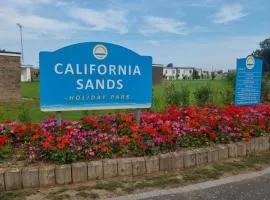 Sands Holiday Chalet Dog friendly, free wifi, swimming pool and club passes included