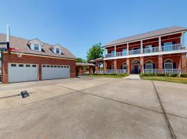 CedarGrove Hideaway - Main House, hotel in Montgomery