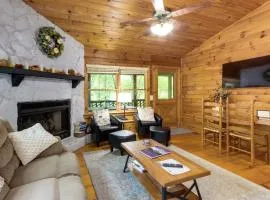 Charming Blue Ridge Cabin w/ Game Room & Hot Tub!