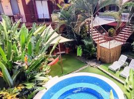 Cool Vibes Beach Hostel, hotel amb piscina a Dominical
