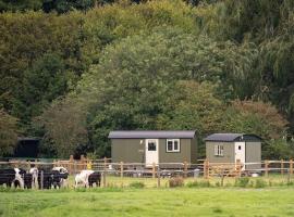 ‘Tansy’ & ‘Ethel’ Shepherds’ huts in rural Sussex, hotel a Arundel