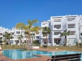Stylish 2-Bed Apartment overlooking the fairways