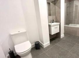 2 Bedroom Luxury Appartment, luxury hotel in Finchley