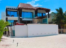 Therasia Luxury beachfront retreat، فندق في تيلشاك بويرتو