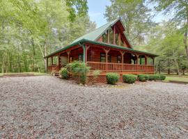 Blue Ridge Cabin Rental with Hot Tub and Creek Access!, villa a Blue Ridge