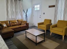 Renovated 2 Bed Walltown Home Walk To Duke! A, hotel in Durham