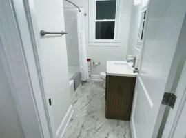 Renovated 1 Bedroom In Forest Hills - B