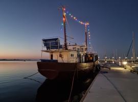 Houseboat GDY-50, dom na wodzie z sauną i jacuzzi – łódź 