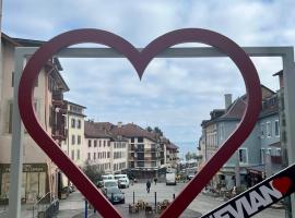 Evian appartement confort Vue lac et parking priv&eacute;, Unterkunft mit Onsen in &Eacute;vian-les-Bains