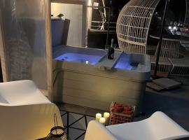 H49 Jacuzzi Penthouse-Adults only, aparthotel em Sovata