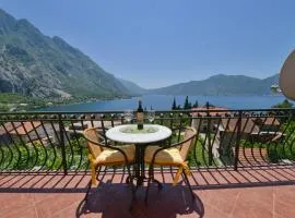 J & P Apartments Orahovac、コトルのアパートメント