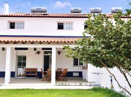 Casa do Chafariz - Guest House, hotel with parking in Cercal