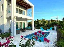 Gracehaven Villas -Choose you own private villa with pool - 250 yds to Grace Bay beach, hotel v destinácii Providenciales