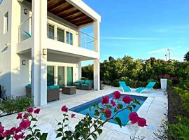 Gracehaven Villas -Choose you own private villa with pool - 250 yds to Grace Bay beach, Hotel in Providenciales