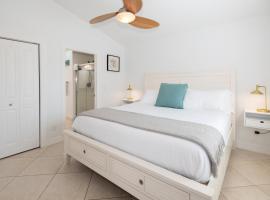 Sparkling & Spacious - Waterfront - 2bd,2ba - Sleeps 8, αγροικία σε Fort Pierce