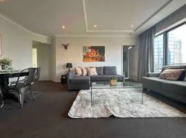HeartCBD LUX Top Floor 2 Bedroom /Pool/Spa/GYM