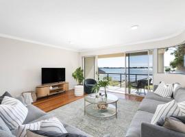 Waterfront Duplex 5 bedrooms 5 bathrooms, villa in Sylvania