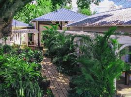 Tree Lodge Mauritius Villa, cabin in Argy