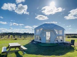 Coonawarra Hampton Bubble 1, luxury tent in Glenroy