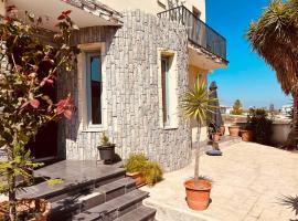 Impeccable 3-Bed Villa in Nicosia, hotel en Pano Lakatamia