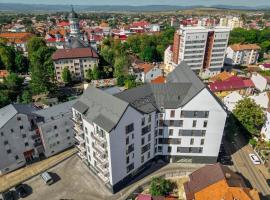 DownTown Apartments, отель с парковкой в городе Рэдэуци