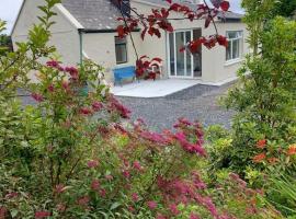 Harmony Haven Cottage, vacation home in Foxford