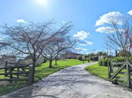 Luxury Lake View farm stay with spa pool