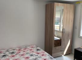 Manaslu home, hotel in Palaiseau