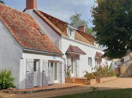 Cottage de 13 personnes proche du Mans, hotel in Le Breil-sur-Mérize