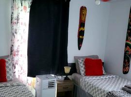 Quiet cozy apartment next to highway wifi+netflix, hotel Edmundstonban
