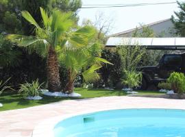 Villa de luxe avec piscine, hotelli kohteessa Gignac-la-Nerthe