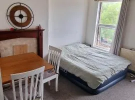 1 bed entire Studio Flat 10 min from City centre