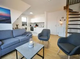 HAUSTIERFREI - Ferienwohnung Meerfarbig Zingst - GLASFASER -Balkon - Parkplatz - Fahrradschuppen - zentral&ruhig - E-Ladesäule - Waschtrockner - Nichtraucher - allergikerfreundlich