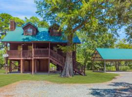 뉴이베리아에 위치한 호텔 Experience Louisiana, Cabin on Bayou Petite Anse