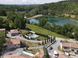 Location avec piscine Sud Ardèche、Berrias Et Casteljauのバケーションレンタル