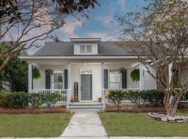 Encanto of the Lowcountry in Old Town Bluffton, casa o chalet en Bluffton